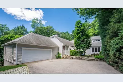 15 Fieldstone Dr, Winchester, MA 01890 - Photo 4