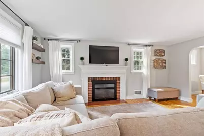 463 Cedar Brook Rd, Lynn, MA 01904 - Photo 2