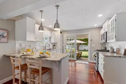 2 Pleasant Avenue, Chelmsford, MA 01824 - Photo 4