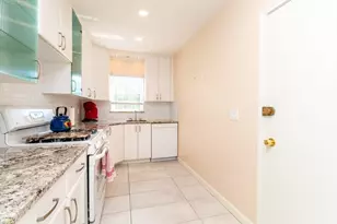 26 Lake Shore Ct, Boston, MA 02135 - Photo 2
