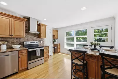 31 Lowell Ave, Westfield, MA 01085 - Photo 4