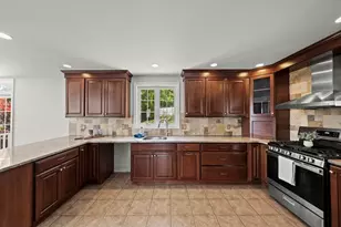 8 Woods Hill Cir, Woburn, MA 01801 - Photo 8