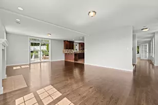 8 Woods Hill Cir, Woburn, MA 01801 - Photo 6