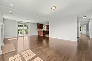 8 Woods Hill Cir, Woburn, MA 01801 - Photo 6