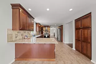 8 Woods Hill Cir, Woburn, MA 01801 - Photo 10