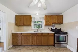 198 Pond St, Rockland, MA 02370 - Photo 10
