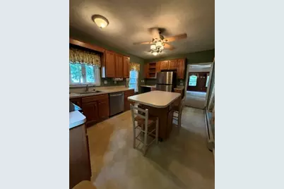 25 Sumner St, North Attleboro, MA 02670 - Photo 4