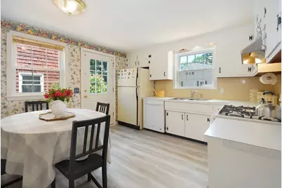12 Edgewood Rd, Billerica, MA 01821 - Photo 8