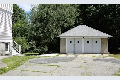 911 Pleasant St, Worcester, MA 01602 - Photo 40