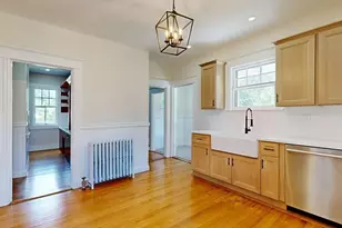 911 Pleasant St, Worcester, MA 01602 - Photo 4