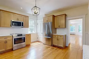 911 Pleasant St, Worcester, MA 01602 - Photo 16