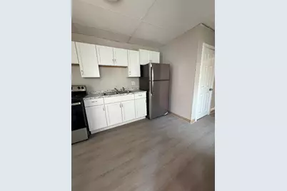 97 Newton St, Holyoke, MA 01040 - Photo 10