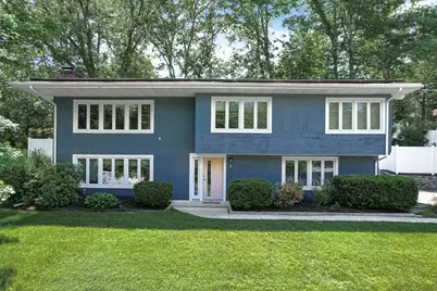 11 Carriage Lane, Winchester, MA 01890 - Photo 2