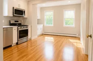 60 Rencelau St, Springfield, MA 01118 - Photo 4