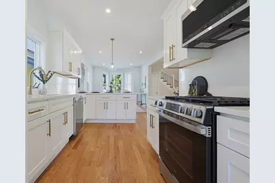 26 Pleasant St, Beverly, MA 01915 - Photo 10