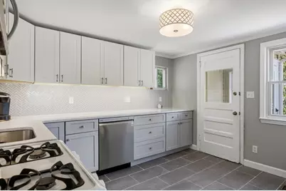 37 Courier St, Weymouth, MA 02190 - Photo 8