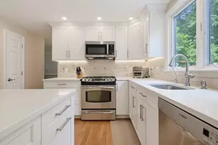 27 Heritage Ave, Ashland, MA 01721 - Photo 6