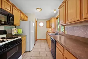 35 Lemnos Ln, Springfield, MA 01119 - Photo 8