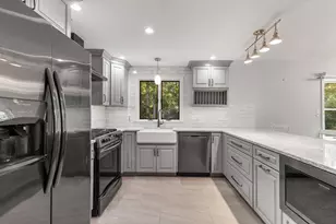2 Fairway Cir, Sandwich, MA 02563 - Photo 14