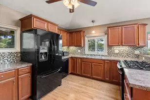 10 Hopkinton Rd, Upton, MA 01568 - Photo 6
