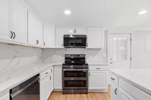 92 Hosmer St, Hudson, MA 01749 - Photo 12