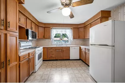 20 Oak Knoll Ave, Chelmsford, MA 01824 - Photo 4