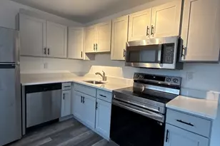 181 School St, Waltham, MA 02451 - Photo 2