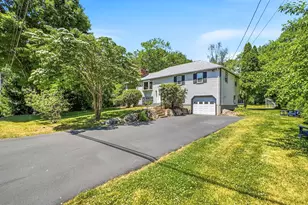 17 Eric Ln, North Attleboro, MA 02760 - Photo 2