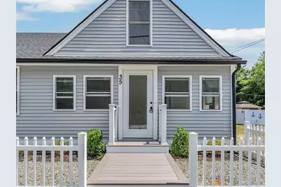 35 Locust St, Wareham, MA 02558 - Photo 2