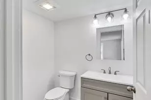 35 Locust St, Wareham, MA 02558 - Photo 8
