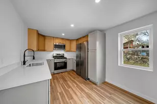 19 Oliver St, Lowell, MA 01954 - Photo 8