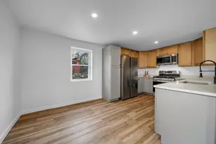 21 Oliver St, Lowell, MA 01854 - Photo 10