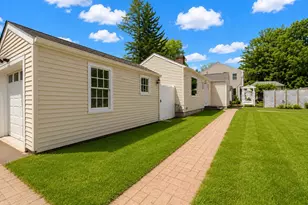 2 Millwood Cir, Framingham, MA 01701 - Photo 4