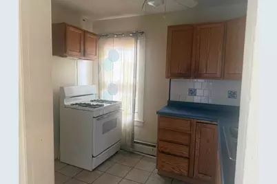 80 Newhall St, Springfield, MA 01109 - Photo 8