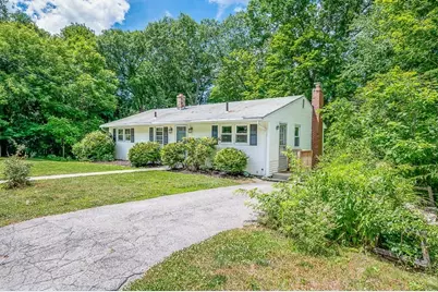 42 Iowa St, Worcester, MA 01602 - Photo 2