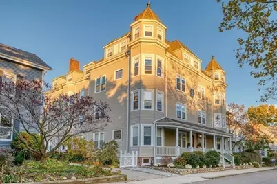 173 Davis St #4, Brookline, MA 02445 - Photo 1