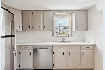 52 Auburn St, Lowell, MA 01852 - Photo 12