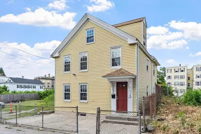 52 Auburn St, Lowell, MA 01852 - Photo 2
