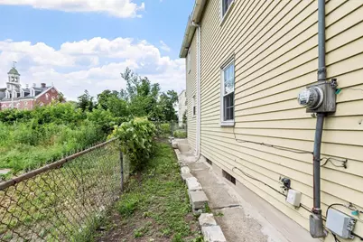 52 Auburn St, Lowell, MA 01852 - Photo 36