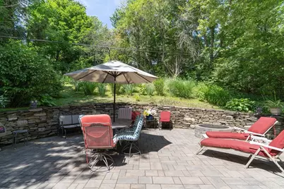 386 Pleasant St, Leicester, MA 01524 - Photo 10
