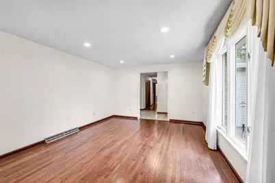 52 Wellesley Dr, Longmeadow, MA 01106 - Photo 4