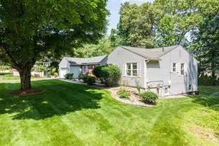 52 Wellesley Dr, Longmeadow, MA 01106 - Photo 2