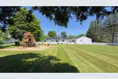 91 Pleasant St, Northborough, MA 01532 - Photo 4