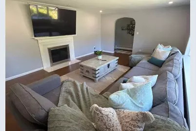 91 Pleasant St, Northborough, MA 01532 - Photo 10