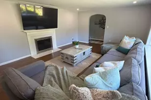 91 Pleasant St, Northborough, MA 01532 - Photo 10