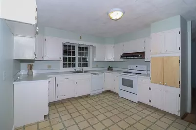 30 Gill Ct, Northbridge, MA 01588 - Photo 8