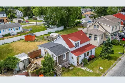 7 Wayne St, Fairhaven, MA 02719 - Photo 1