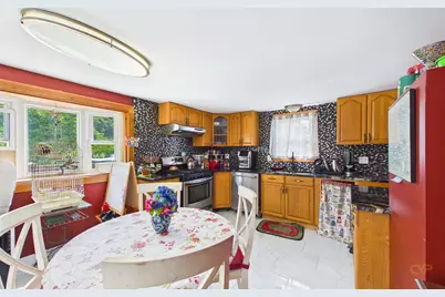 7 Wayne St, Fairhaven, MA 02719 - Photo 12