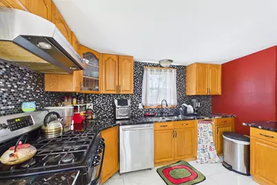 7 Wayne St, Fairhaven, MA 02719 - Photo 14