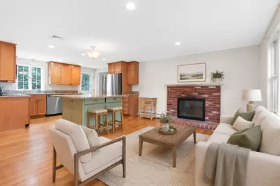 4 Ivy Circle #4, Norwood, MA 02062 - Photo 2